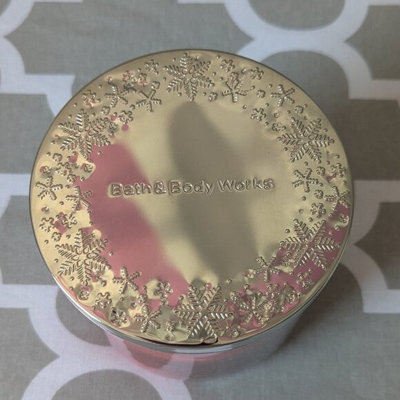 Bath & Body Works Frosted Cranberry Candle 14.5oz - Picture 3 of 4